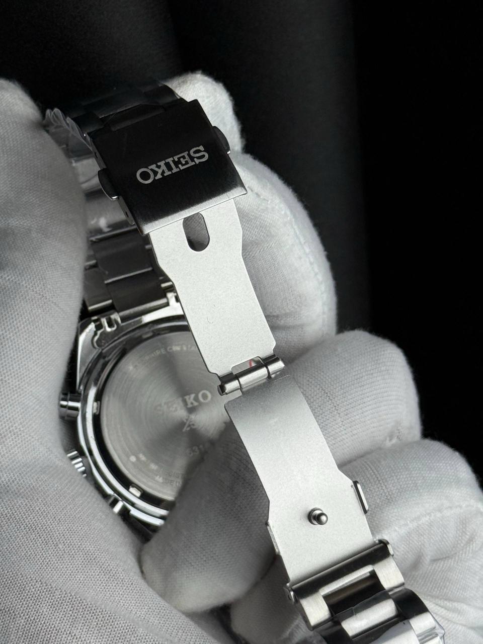 Motorsport chronograph watch with steel bracelet