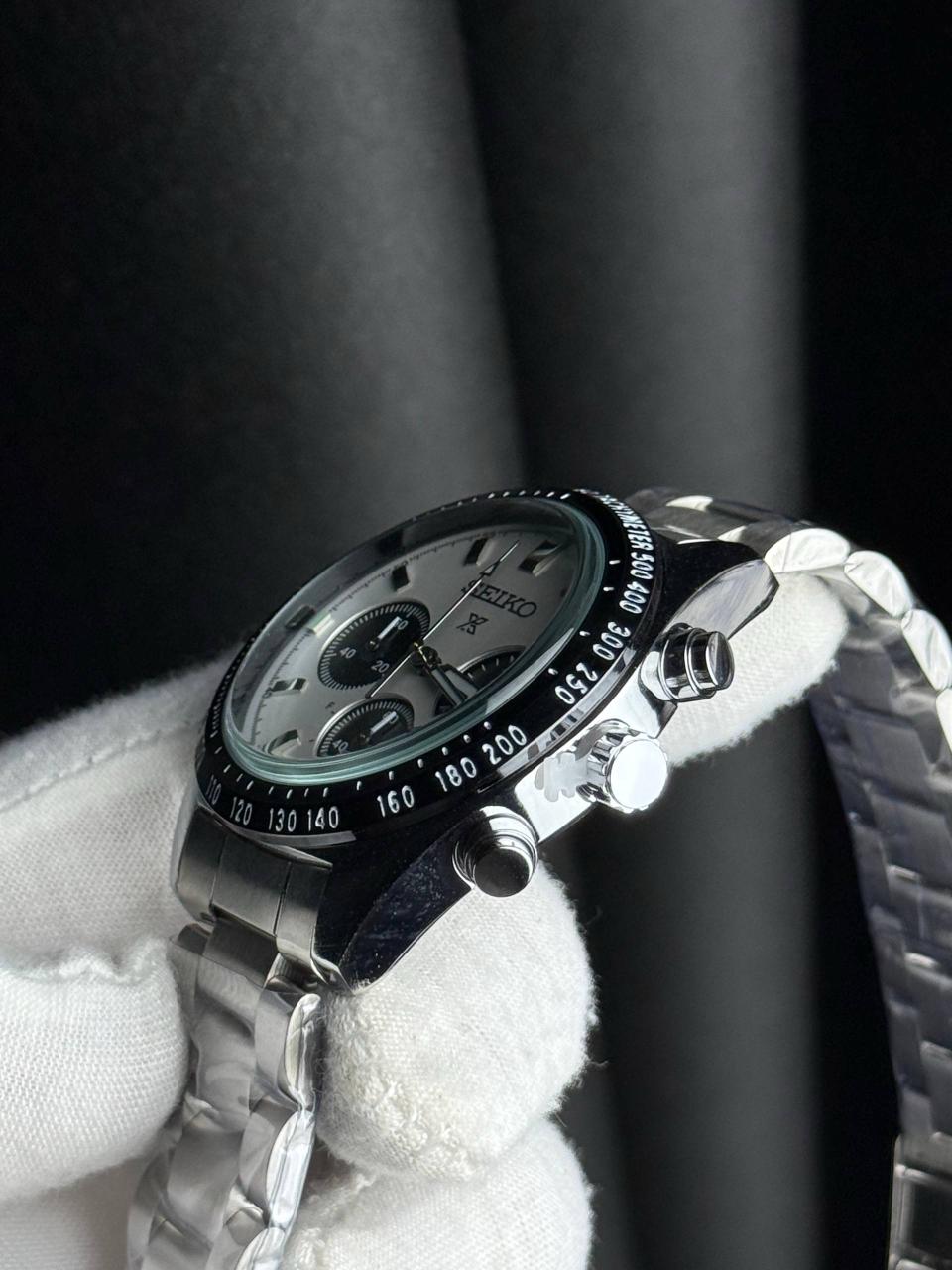 Motorsport chronograph watch with steel bracelet