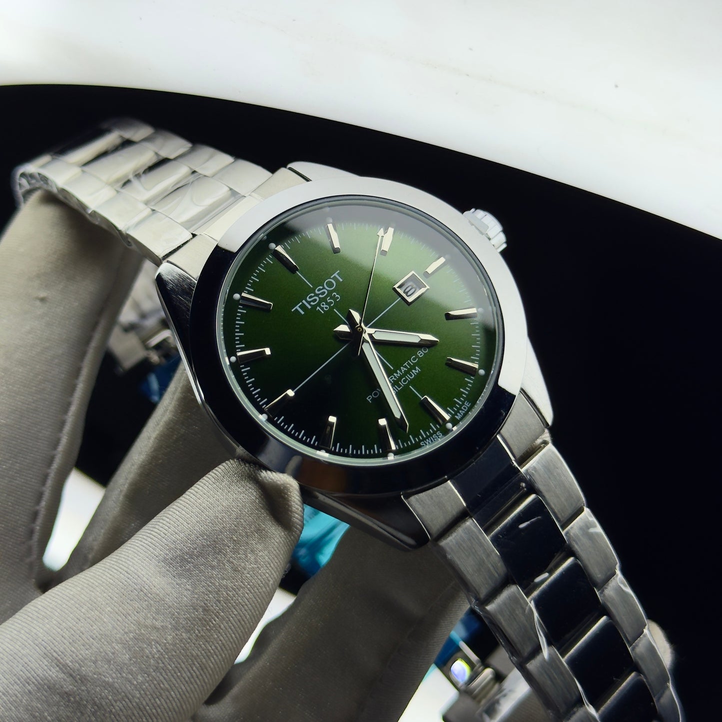 Sunburst dial dress watch in emerald green with steel bracelet – ZENO