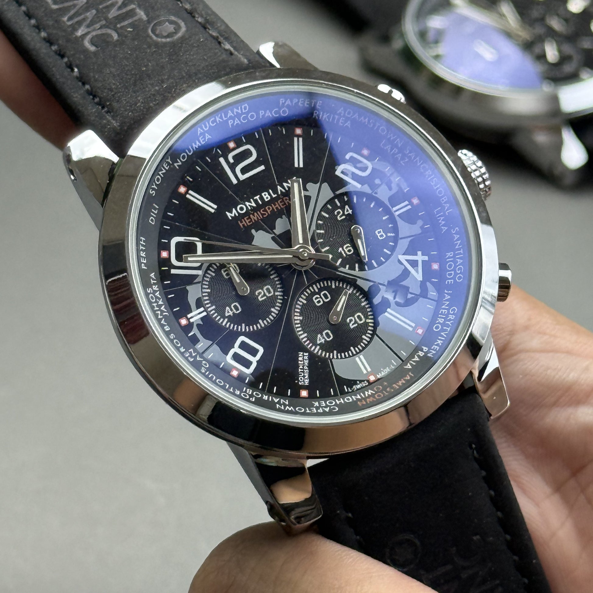 World map chronograph watch in midnight black with leather strap – ZENO